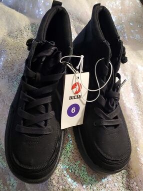 NWT BILLY Footwear Zippered Harmon Black Sneakers Kids Size 6